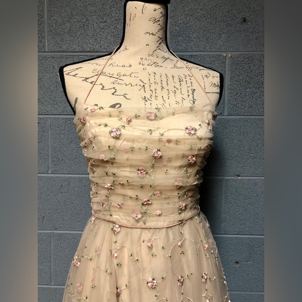 Elegant soft pink Floral Embroidered Wedding Dress - Picture 2 of 15